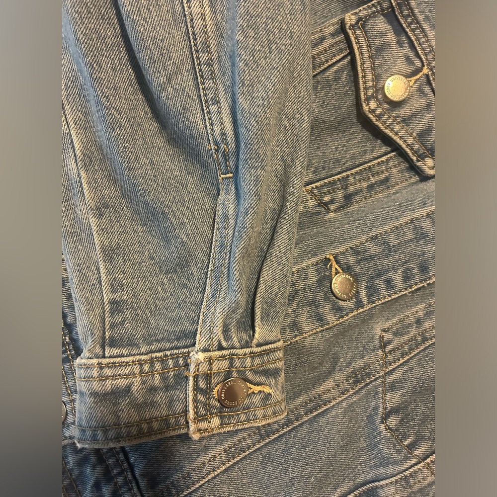 Universal Thread Blue Denim Jean Jacket Cropped Fit - Picture 10 of 16